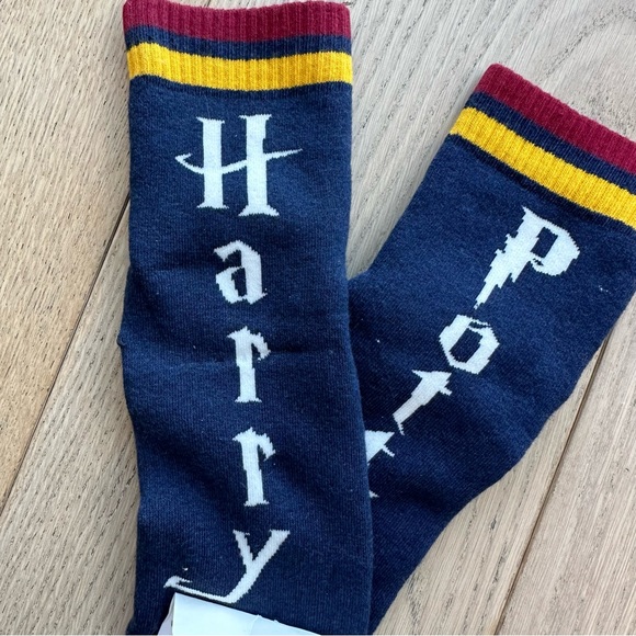 🆕 Harry Potter Ankle Socks with Lightning Bolt Grip Bottoms - Picture 2 of 5